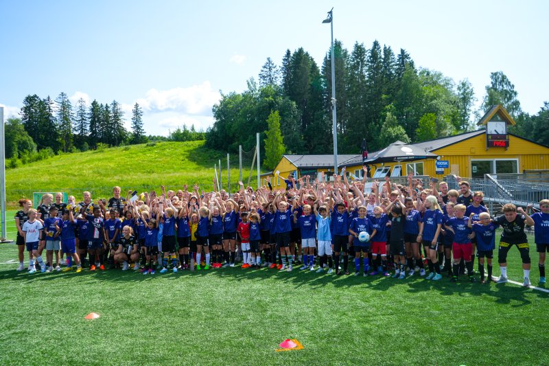 POPULÆRT BESØK: Sommeren 2023 besøkte vi Skjettens fotballskole.