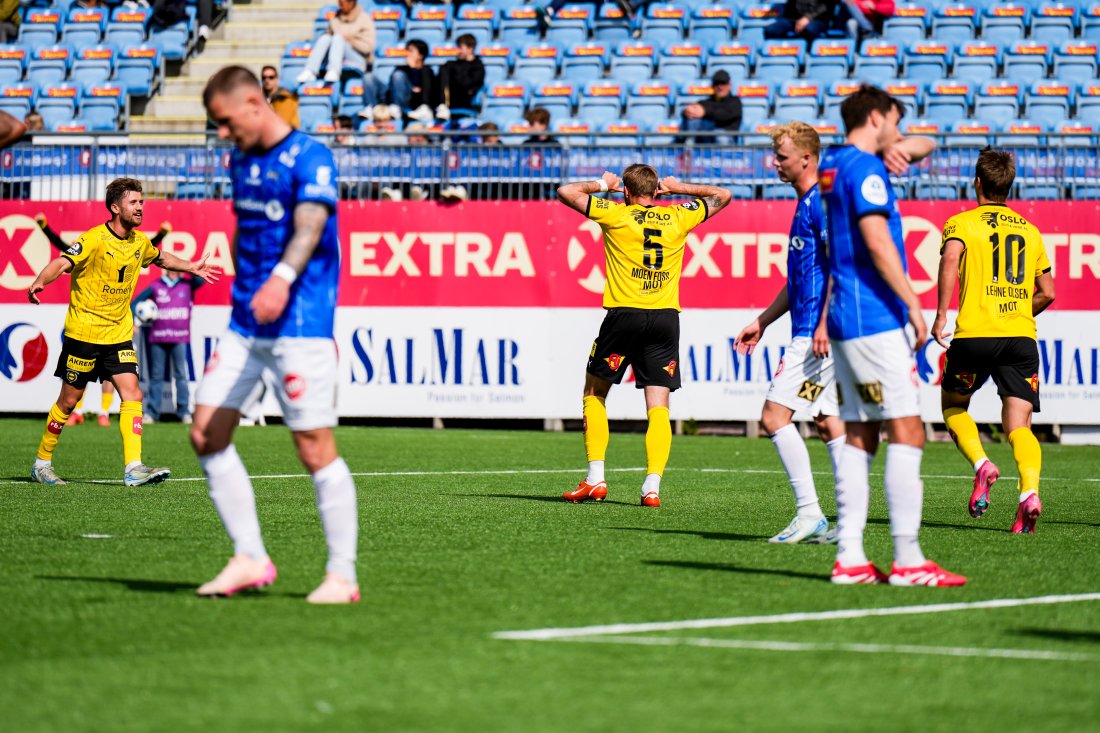 SCORET: Midtstopper Sander Moen Foss feiret slik etter å ha scoret vårt andre mål i Ranheimsfjæra.
