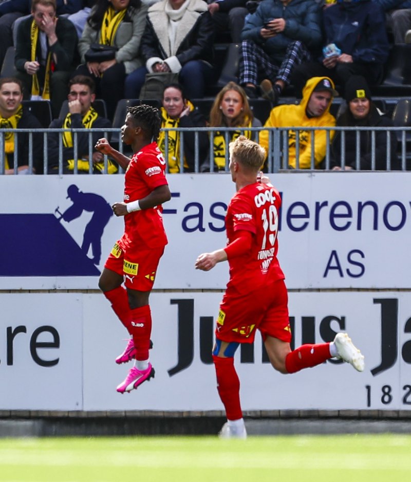 IMPONERTE: Felix Và spilte en god kamp og jubler her etter LSKs andre scoring. Foto: Mats Torbergsen / NTB