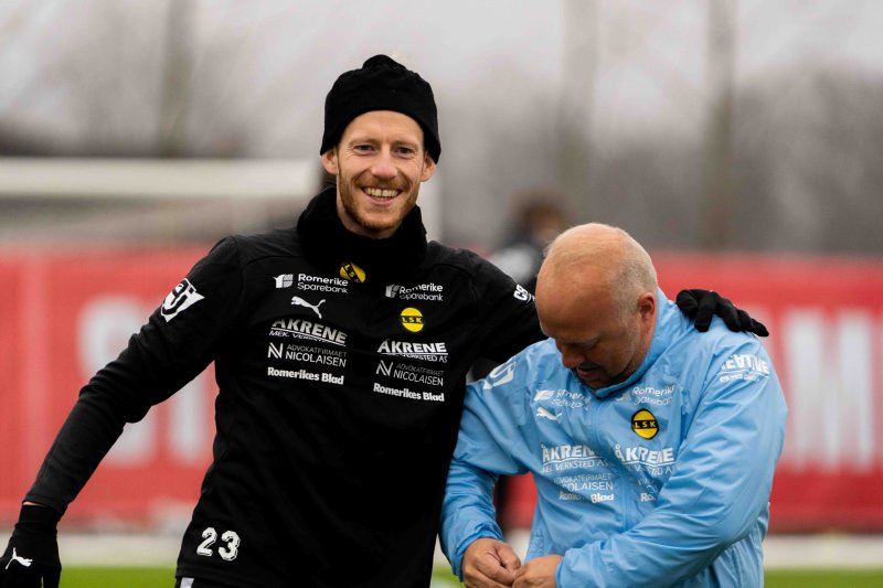 I GODT HUMØR: Kaptein Gjermund Åsen er klar for mandagens seriestart. Foto: Emil Saglien Ruud, Megapiksel