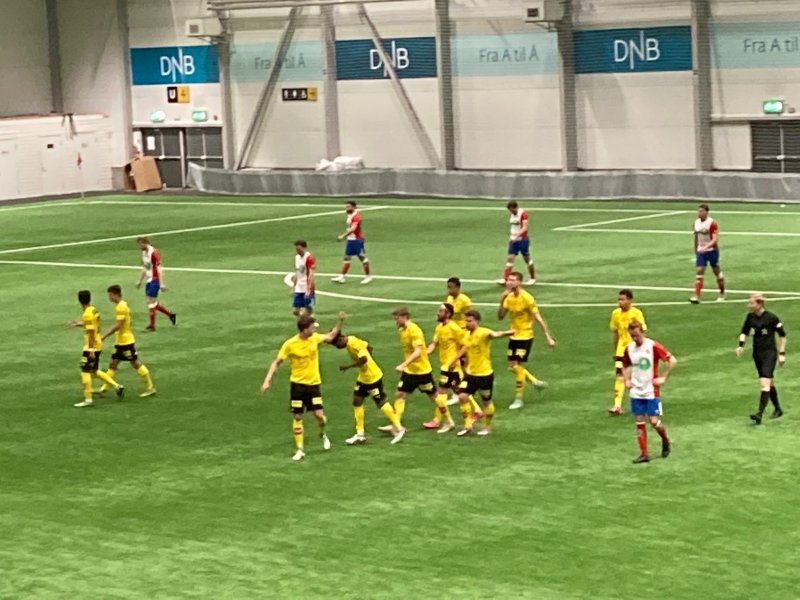 VANT 1-0: Det ble med en jubling for Lillestrøm 2 i den første hjemmekampen for sesongen. Foto: ARNFINN FAGERLI