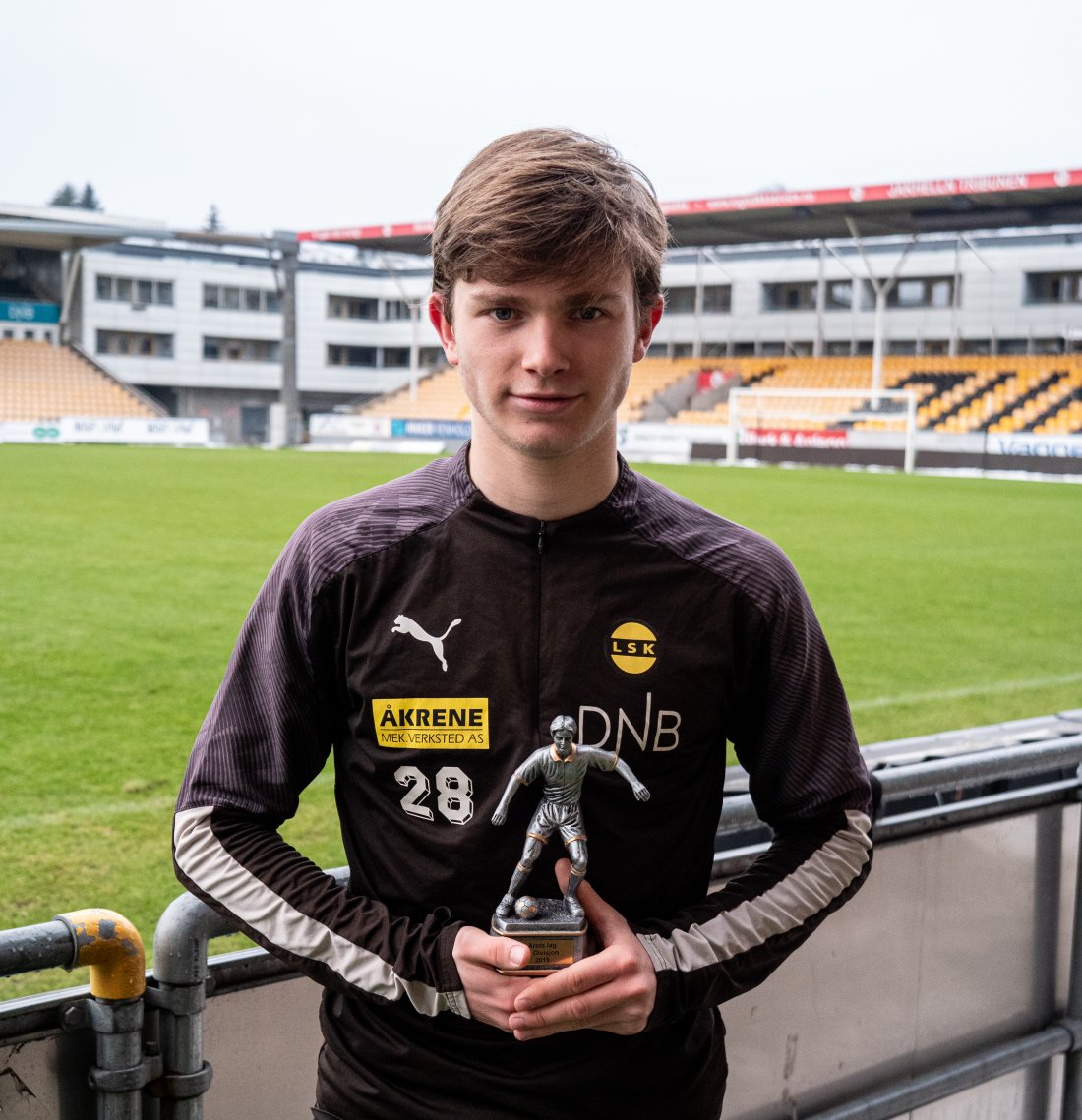 ÅRETS LAG: Magnus Knudsen ble kåret til en av tre midtbanespillere på årets lag. Foto: Emil Saglien Ruud