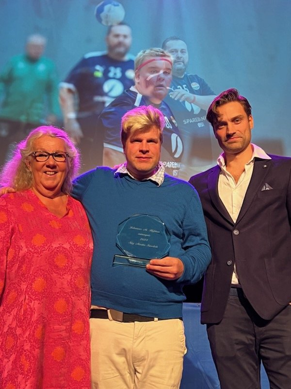 PRISVINNER: Stig Martin Sandvik ble tildelt Johannes M. Hofstras minnepris under landsturneringen.