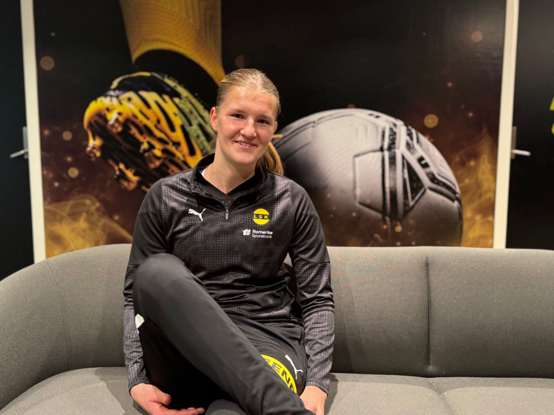 RIFT PÅ ØYET: Ellen har fått rift på begge øynene etter å ha klødd seg i det ene og fått hårbørsten i det andre. – Det er jo helt ekstremt egentlig, sier hun.