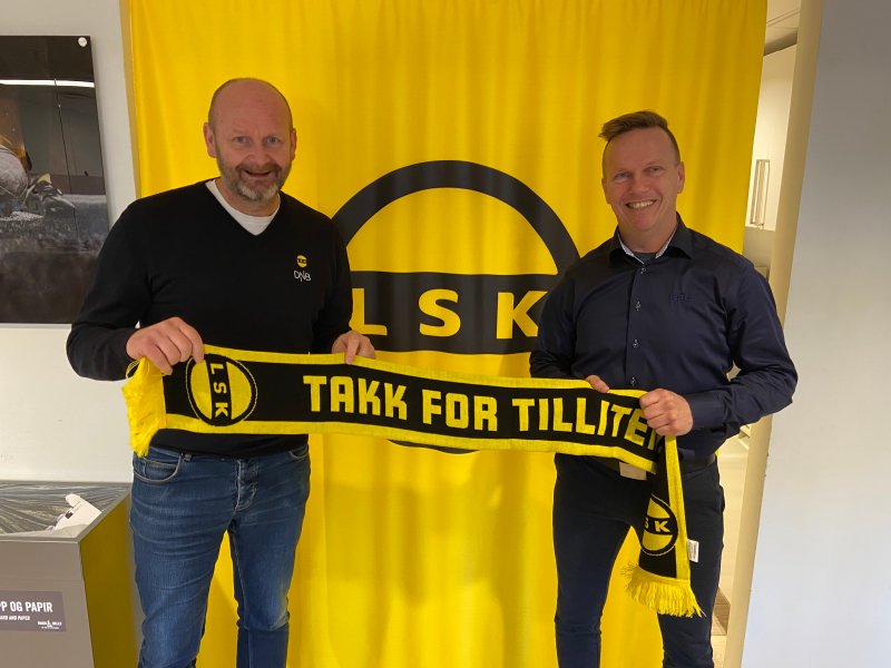 NY AVTALE: Daglig leder Robert Lauritsen og Rentas Kim Henning Jakobsen har signert på ny partneravtale.
