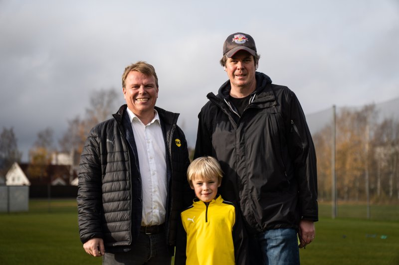 FUGLAGUTTER: Espen Westeren og hans Titan Venture AS blir samarbeidspartner for FuglaXtra. Sønnen Patric er også ivrig LSK-supporter.