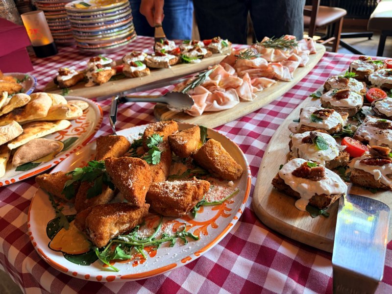 Det blir alltid servert smakfulle og spennende retter hos Mamma Pizza