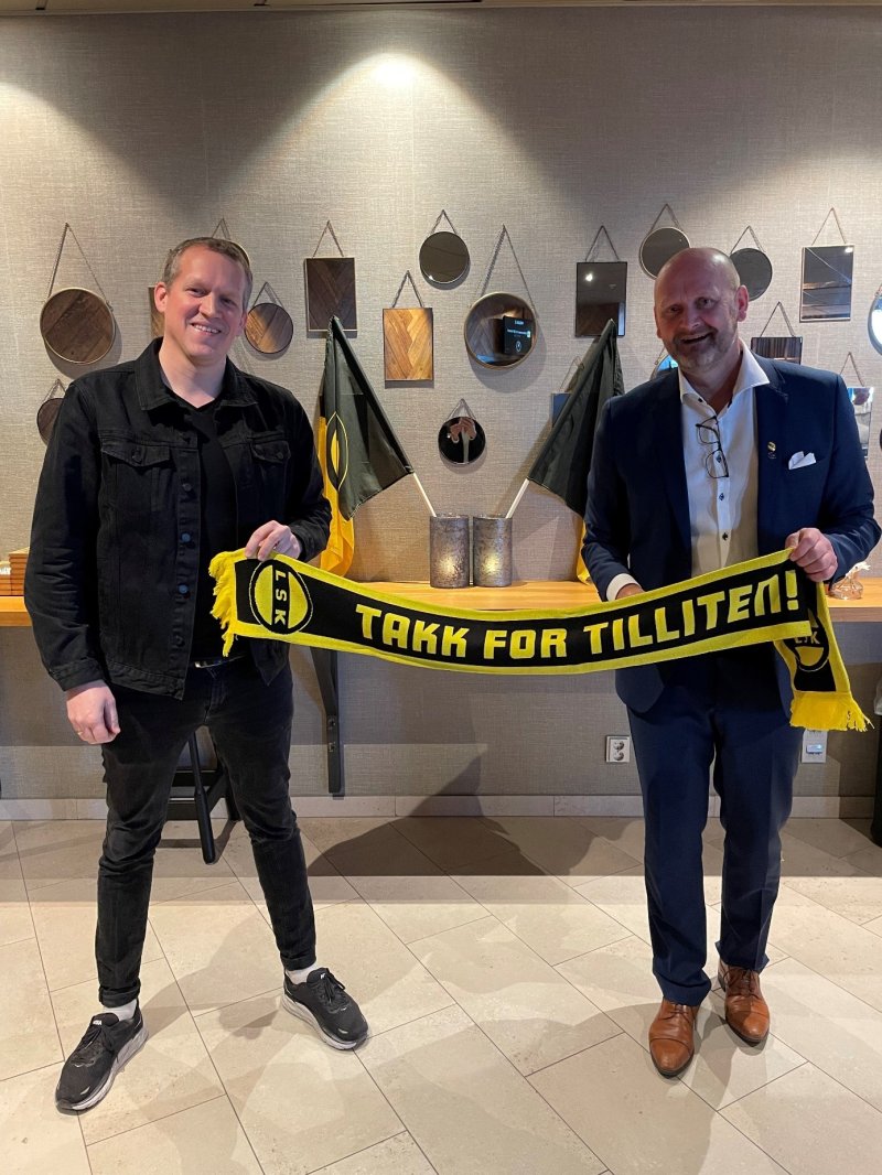 HALLELUJA! Pastor Thomas Åleskjær i Oslo Kristne Senter og LSKs Robert Lauritsen fortsetter det gode samarbeidet.