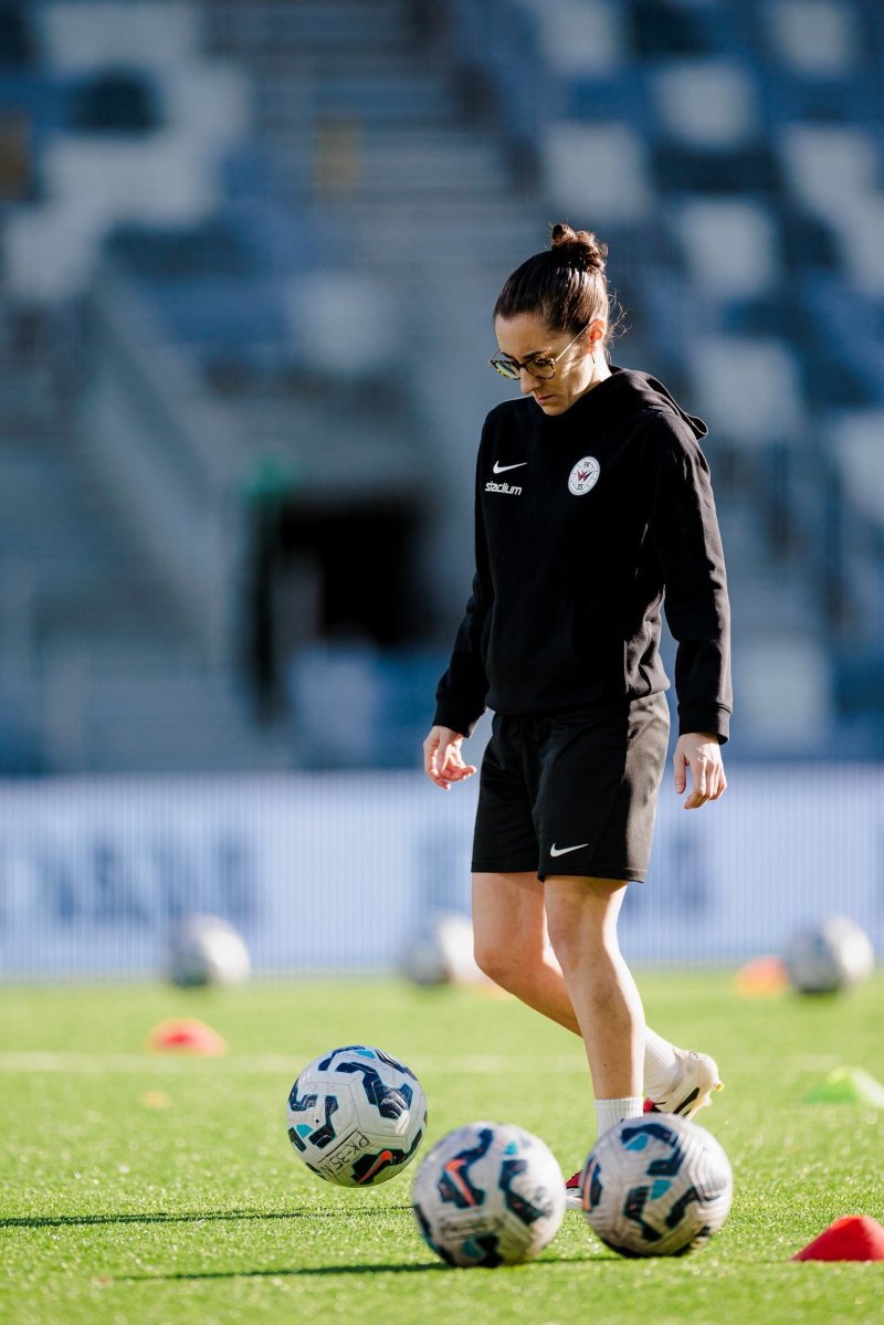 GLEDER SEG: Milene gleder seg stort til å ta fatt på arbeidsdoppgavene som hovedtrener for LSKs damelag. FOTO: Jimi Soinila