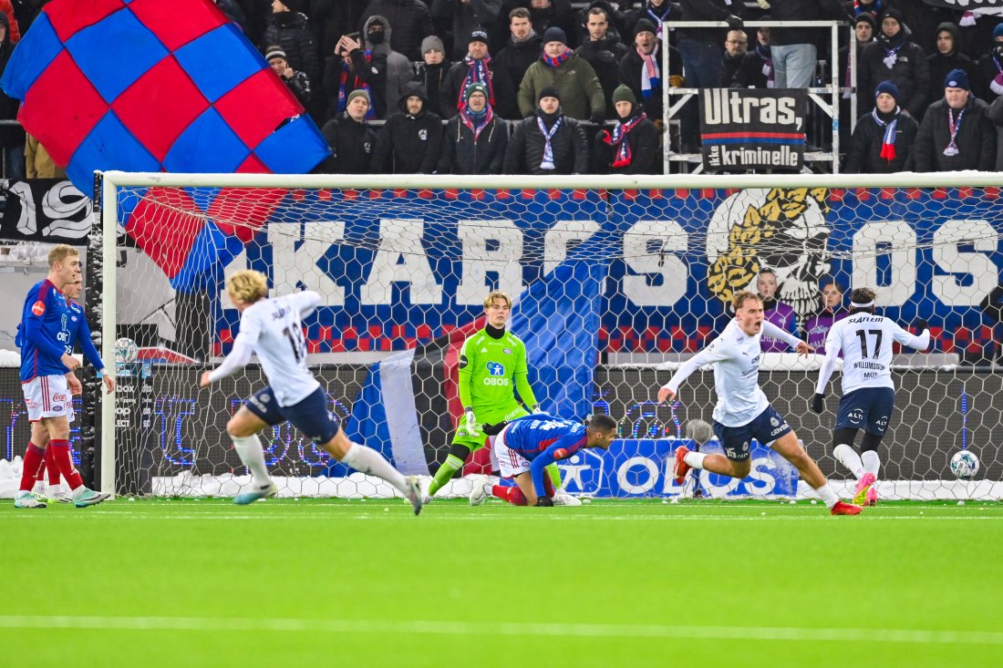 SENDTE VIF NED: Mikkel Rakneberg scoret det første målet i KBKs snuoperasjon borte mot VIF i kvaliken til Eliteserien. Foto: Annika Byrde / NTB