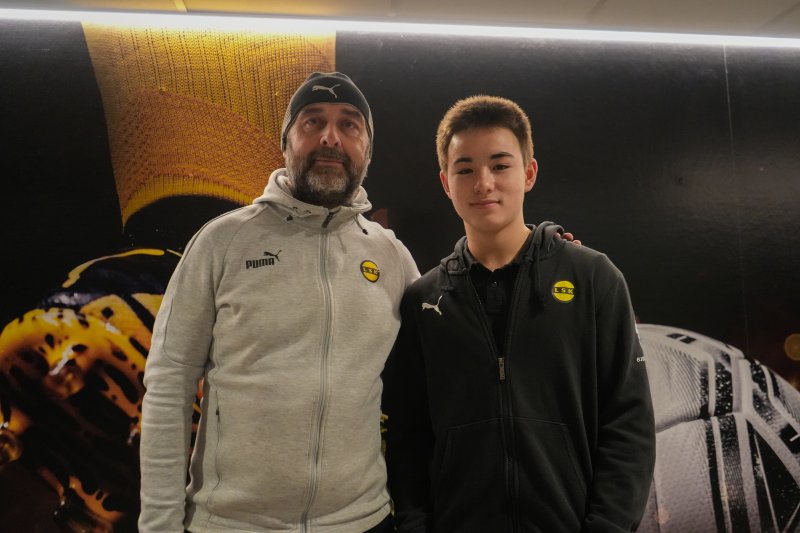 Ordinas sammen med Harald Woxen i forbindelse med signering av proffkontrakt.