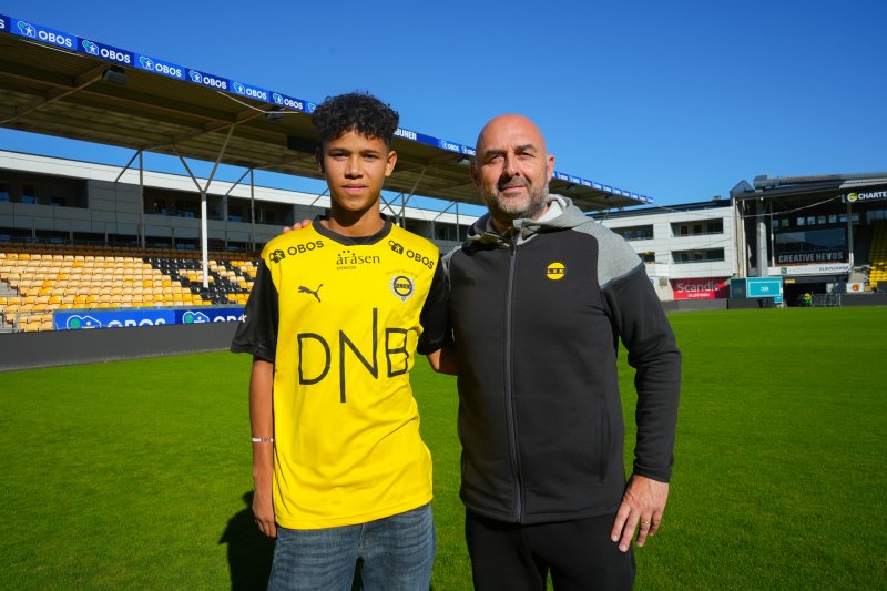 Ordinas sammen med Alexander Røssing-Lelesiit i forbindelse med signering av proffkontrakt.