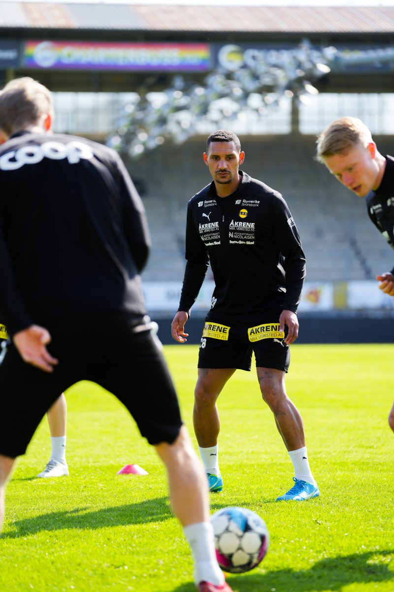 GOD STEMNING: I dag var det endelig duket for årets første trening på Åråsen etter en lang og røff vinter/vår. Foto: Andreas Aalling