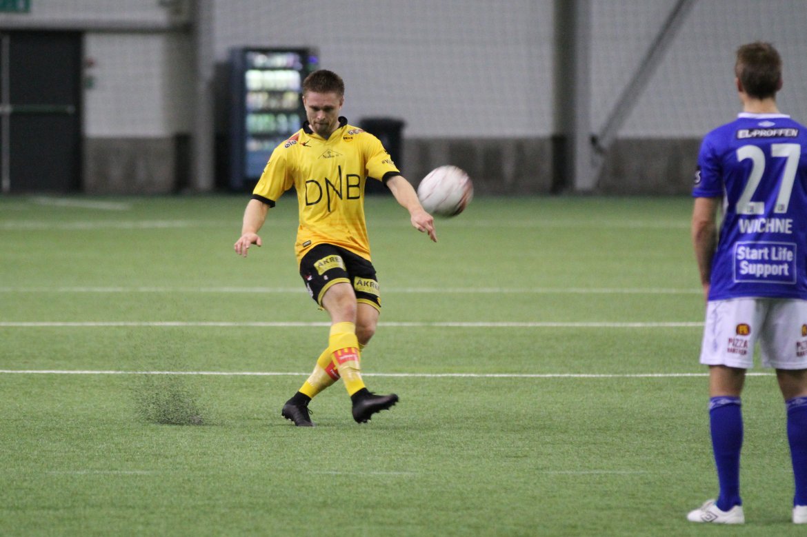 Frisparket fra Marius Amundsen endte opp hos Sheriff Sinyan, som scoret 1-0 målet