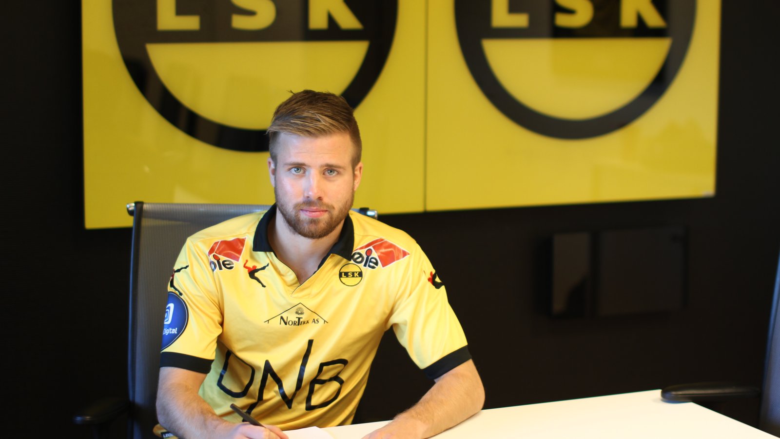 Simen Rafn signerte to års kontrakt med Lillestrøm Sportsklubb