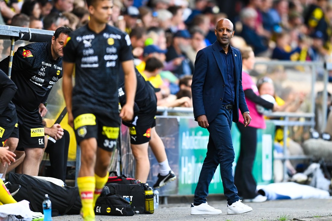 MIDLERTIDIG TRENER: Simon Mesfin ledet LSK i seks kamper sommeren 2023 fram til Eirik Bakke ledet laget ut sesongen. Foto: NTB