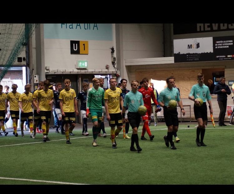 Martin Sandum som kaptein for LSKs 16-åringer i NM-semifinale mot Viking tilbake i 2021. LSK tapte på straffespark.