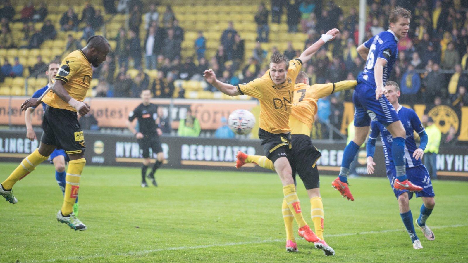 Simen Kind Mikalsen og Chigozie Udoji mot Sarpsborg 08