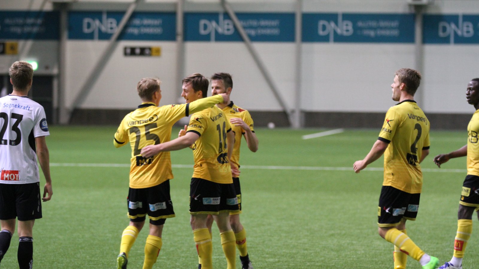 Tobias Gran jubler etter å ha scoret mot Sogndal