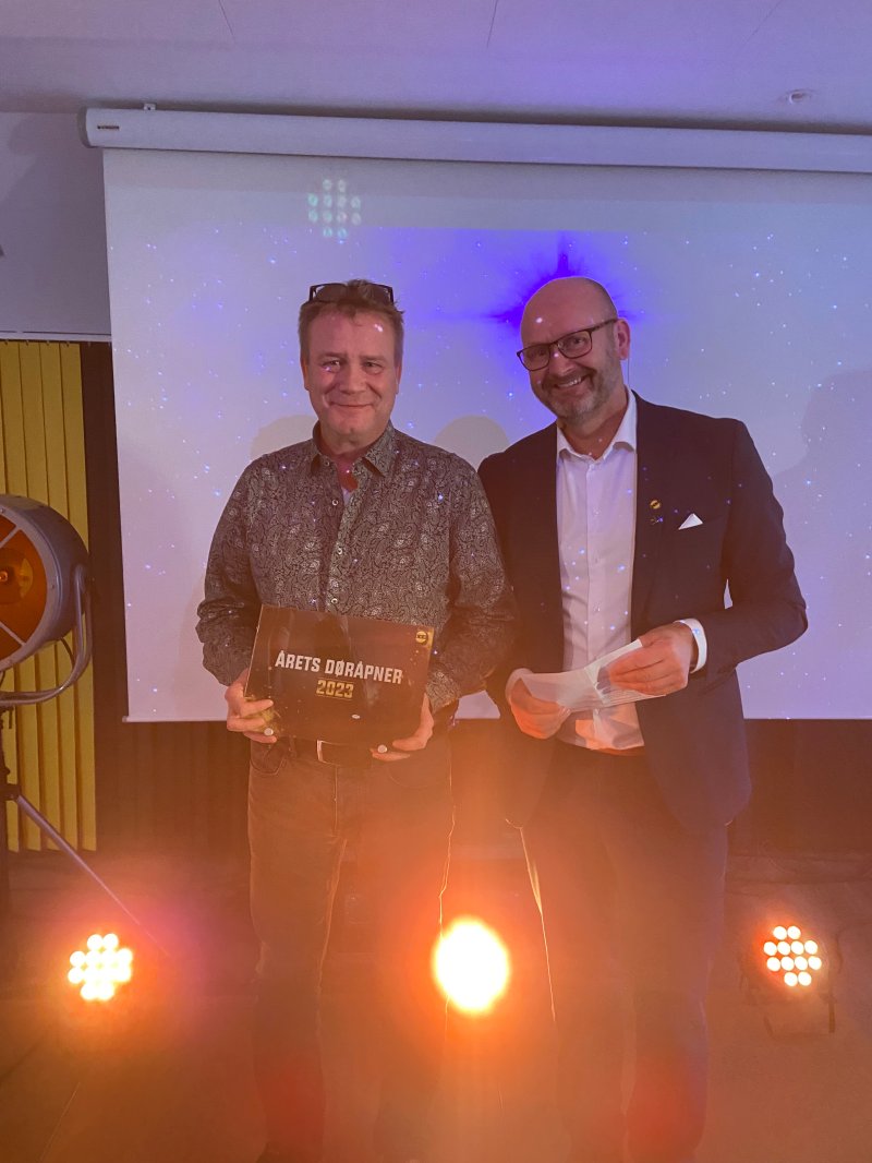 ÅRETS DØRÅPNER: Pål Kristiansen i Printing fikk prisen som årets døråpner i LSKs sponsornettverk. Foto: Morten Stokstad