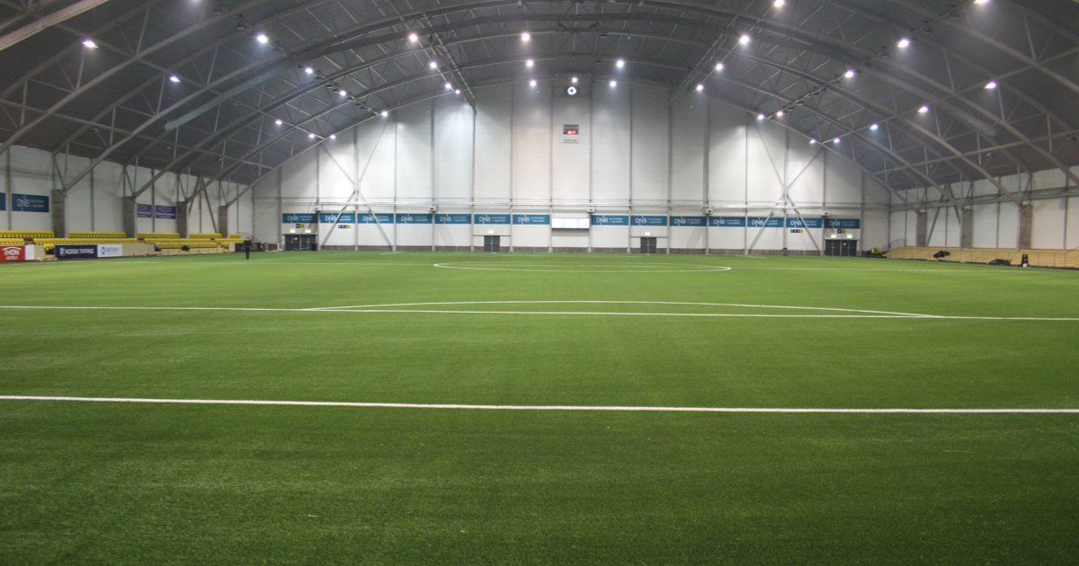 https://www.lsk.no/om-stadion/lsk-hallen/_/image/14a41a46-db9d-4f16-9cb6-32c8de97f263%3Abdefaeddbc0560c70bc0400b22a6aa1816f00579/block-1200-630/LSK_hallen_nytt_gress.jpg?quality=85